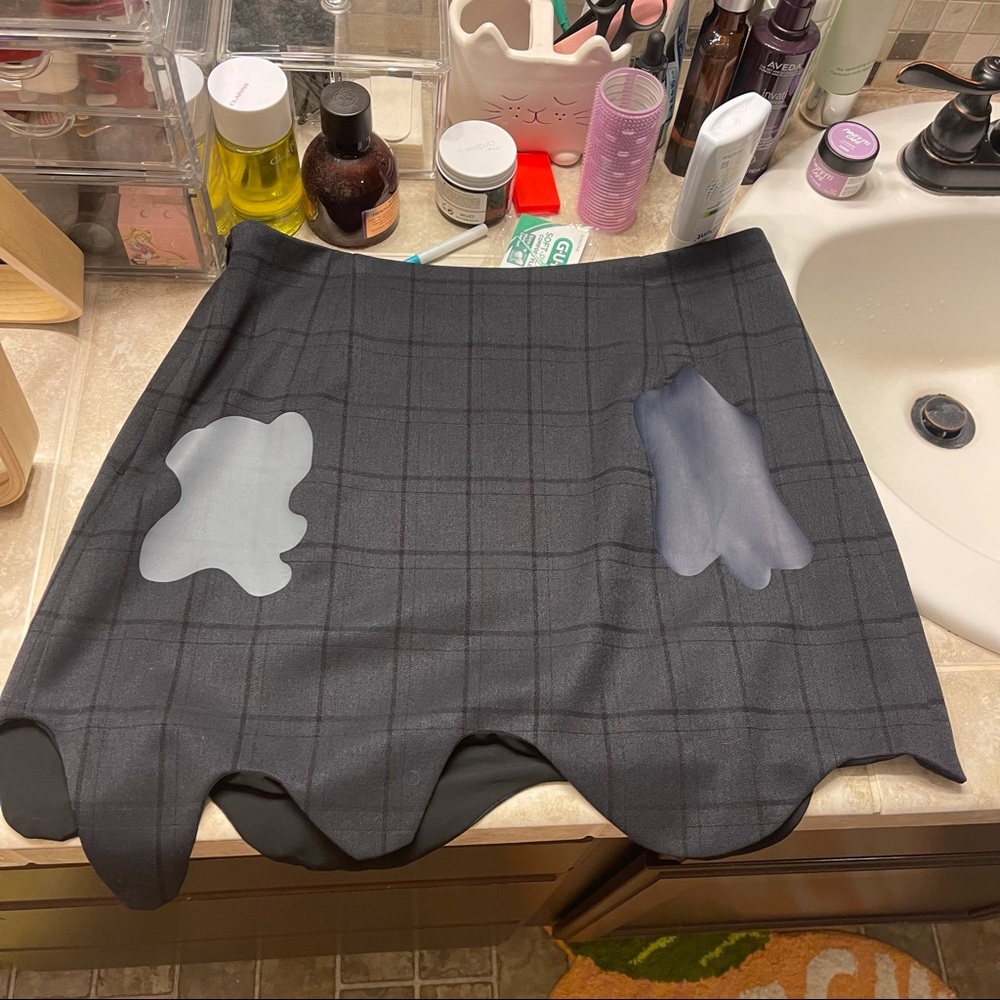 Wave edge mini skirt